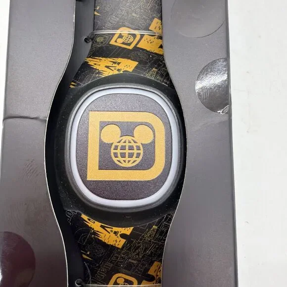 New Walt Disney World Cinderella Castle Black & Gold MagicBand+ New Magicband ! - Picture 7 of 11
